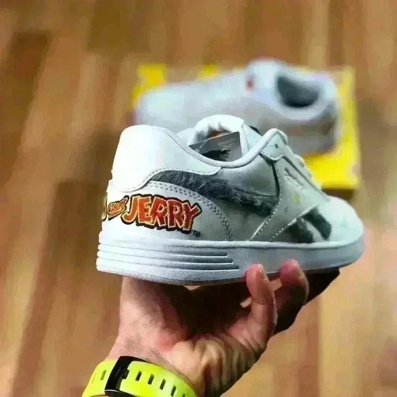 💰HUGE CLEARANCE SALE 💰 Reebok Tom & Jerry Furry Fluffy Womens Shoes - Picture 4 of 14